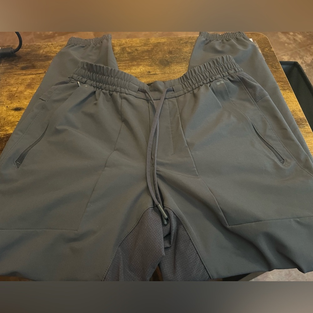 Lululemon license to train pants new without tag sz M dark grey